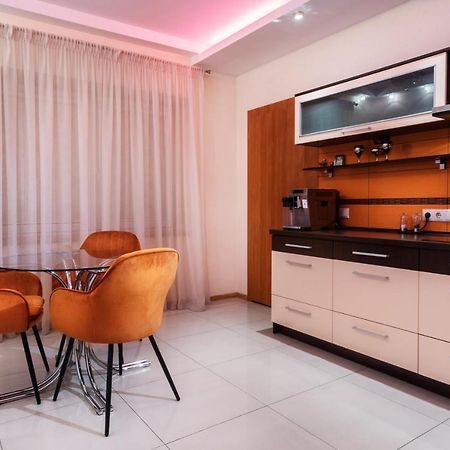 Premium Jacuzzi Apartment ไคลเพดา ภายนอก รูปภาพ