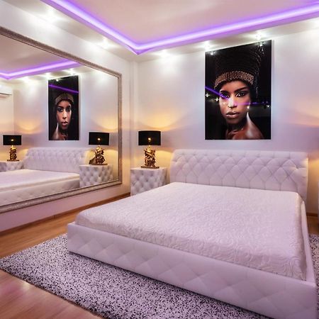 Premium Jacuzzi Apartment ไคลเพดา ภายนอก รูปภาพ