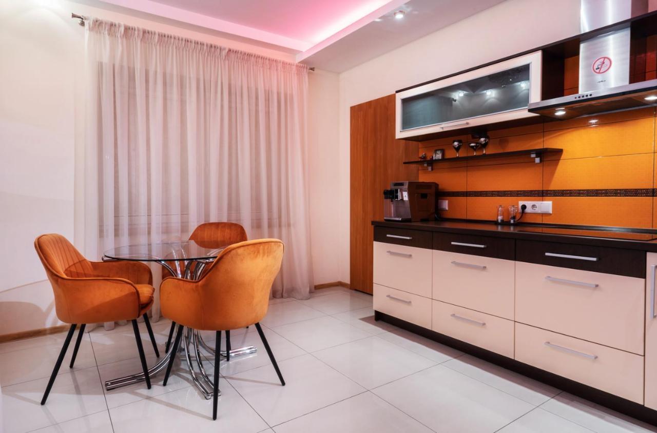 Premium Jacuzzi Apartment ไคลเพดา ภายนอก รูปภาพ